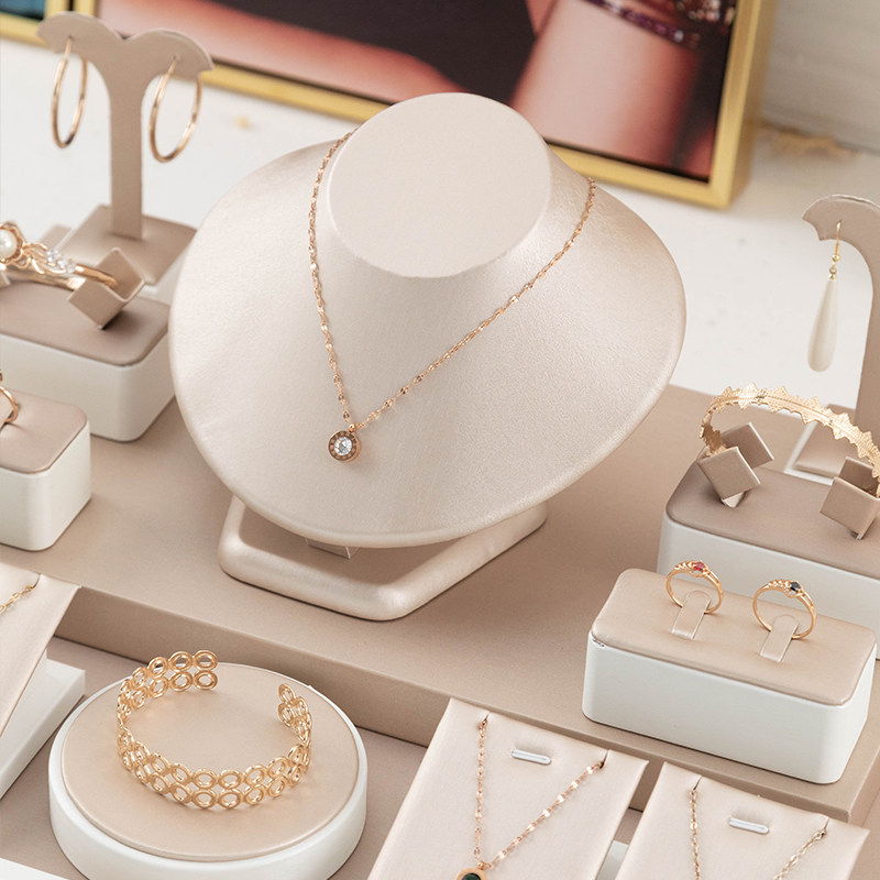 Elegant Necklace Display Manne - Body Jewelry Holder ulasan dan harga
