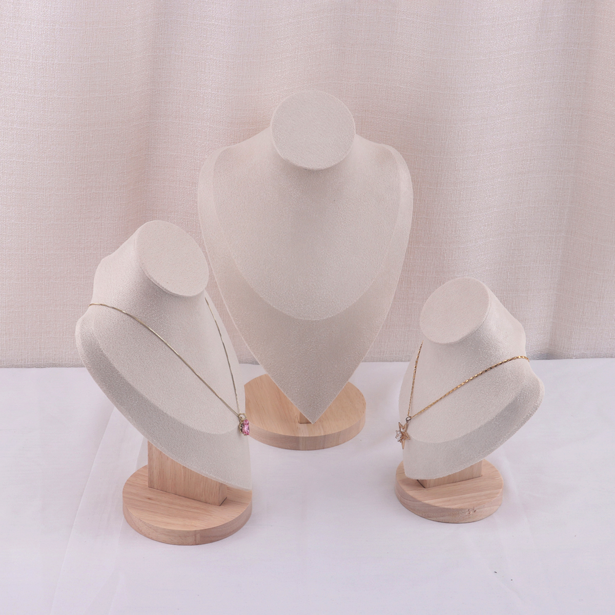 Velvet Portrait Necklace Displ - Body Jewelry Holder ulasan dan harga