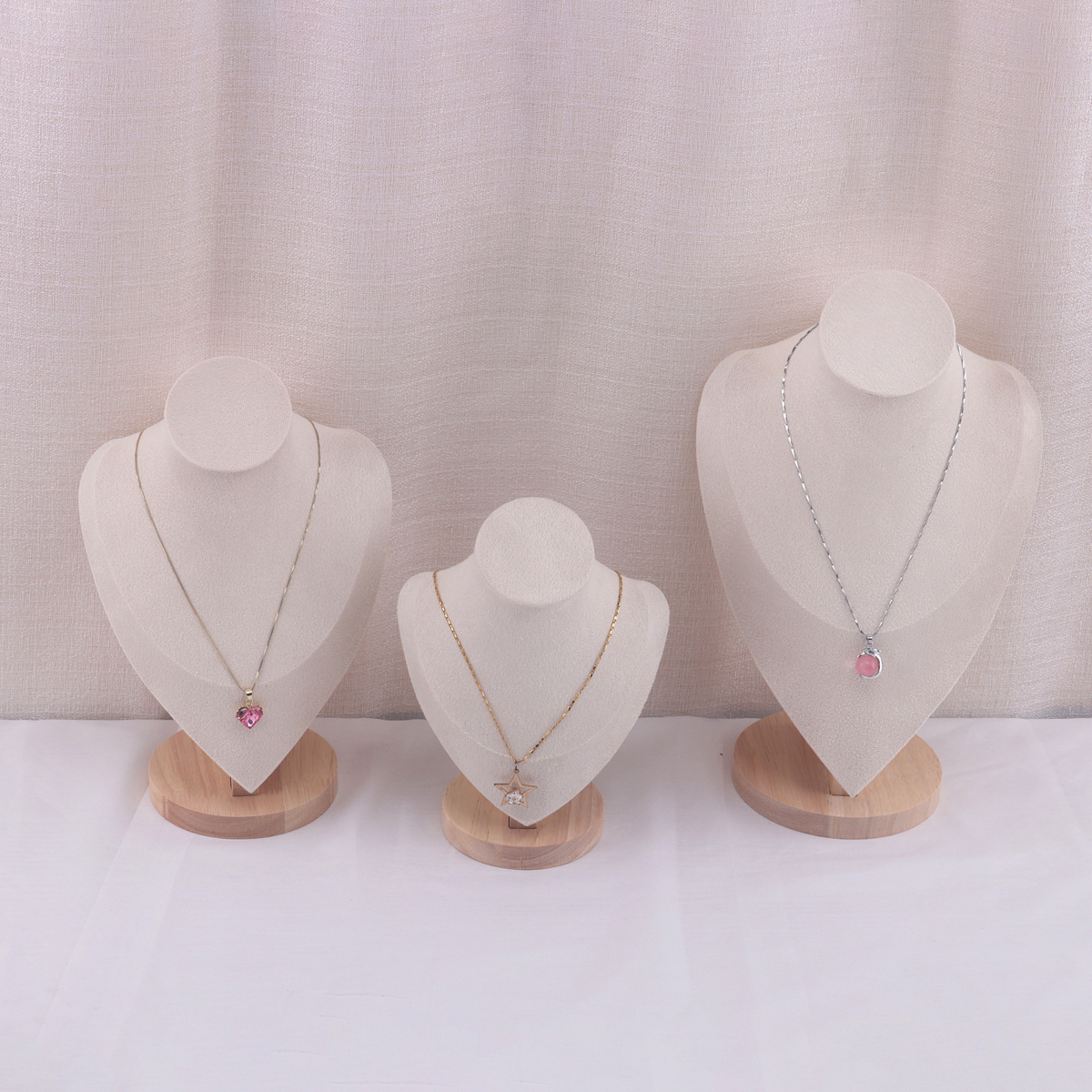 Velvet Portrait Necklace Displ - Body Jewelry Holder ulasan dan harga